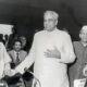 कर्पूरी ठाकुर को बिहार के सामाजिक न्याय का मसीहा माना जाता है। उन्होंने कई ऐसे फैसले लिए जो न केवल बिहार में बल्कि देश में मिसाल बने।